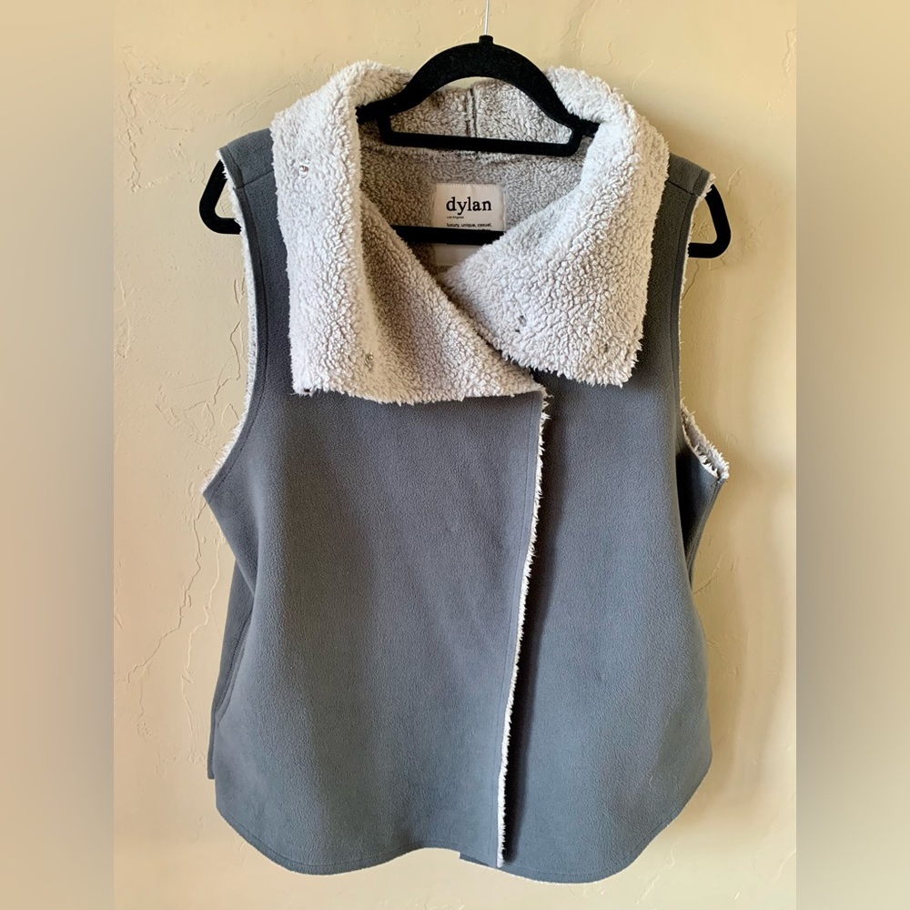 Dylan Los Angeles luxury Unique Soft Sweater Vest size Medium w/pockets